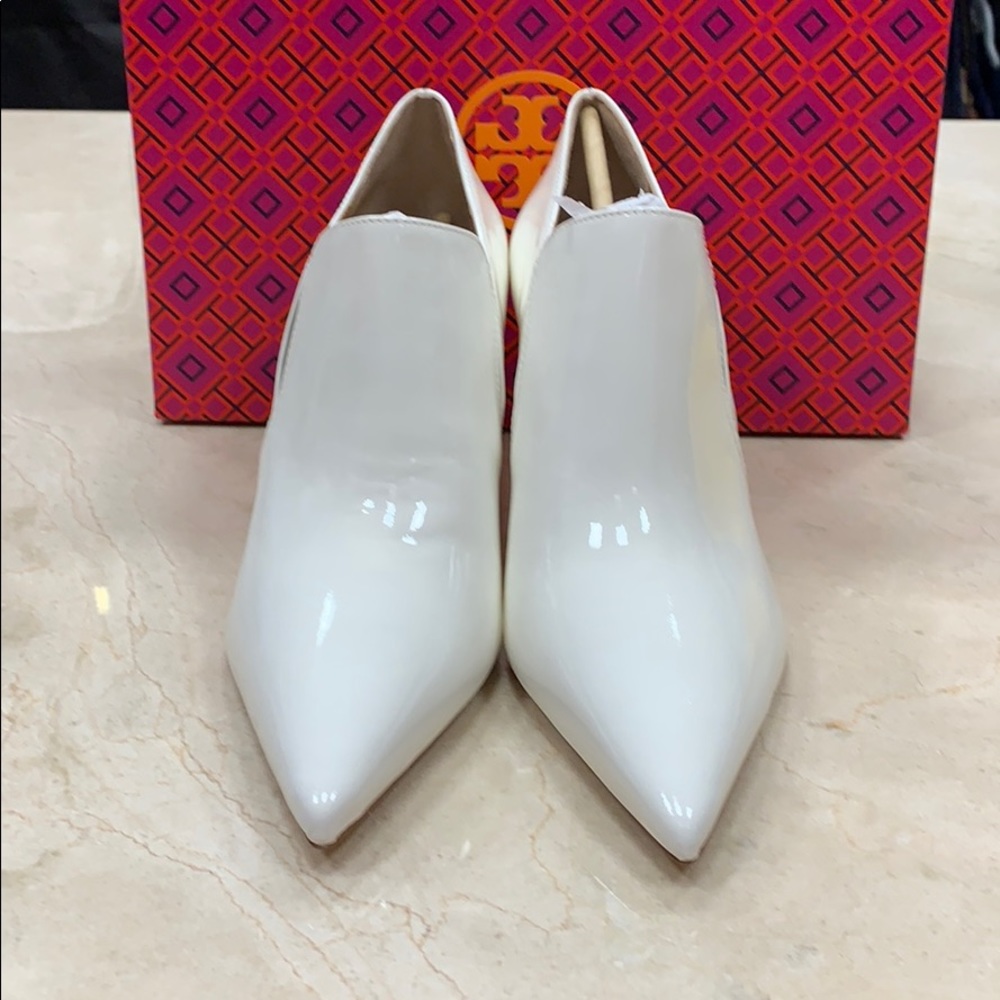 TORY BURCH GEORGINA PATENT LEATHER BOOTIE IN WHITE WITH WRAPPED KITTEN HEEL 8.5 - Picture 4 of 9